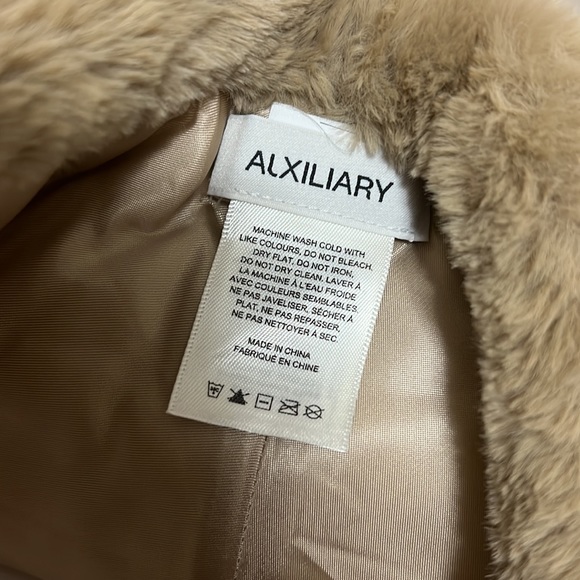 Aritzia Auxiliary Faux Fur Neck Warmer - Picture 4 of 4